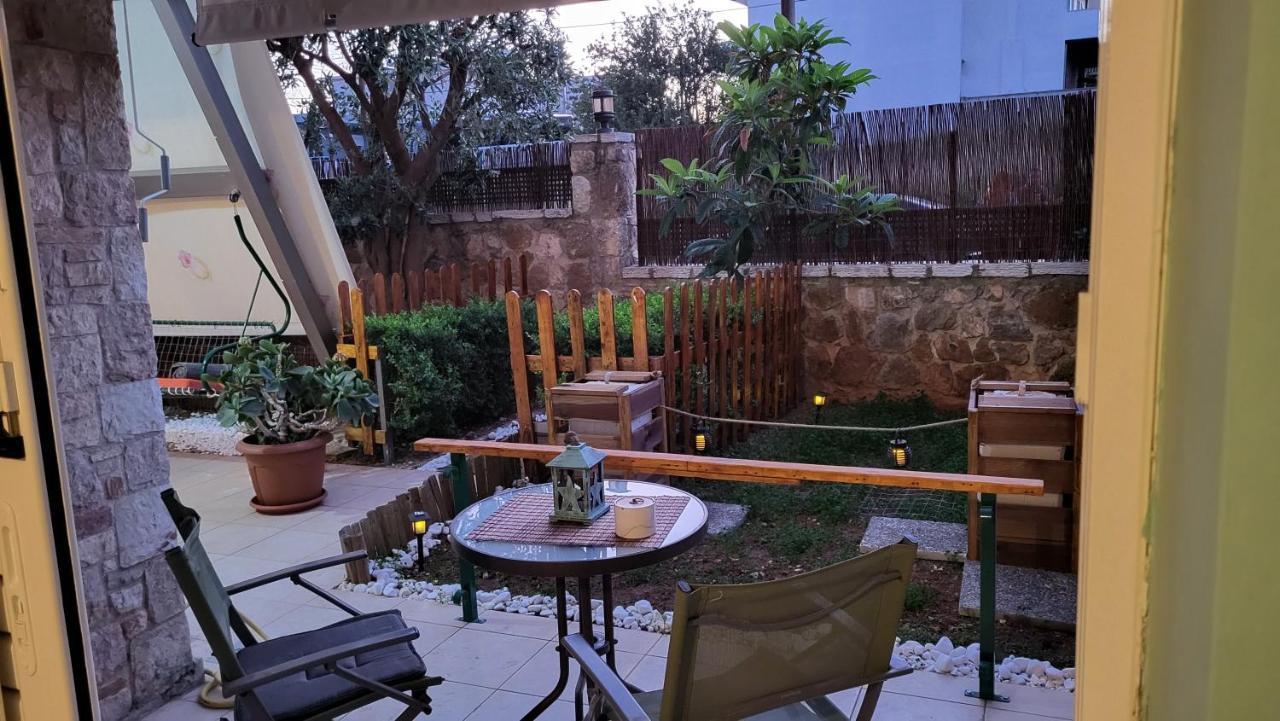 M&M Airport Stop Garden Apartment Spáta Esterno foto